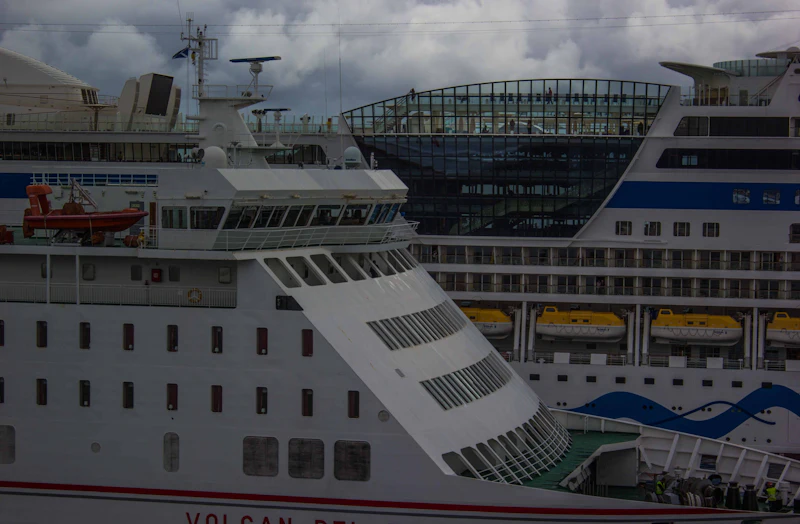 Kreuzfahrtschiff im Hafen